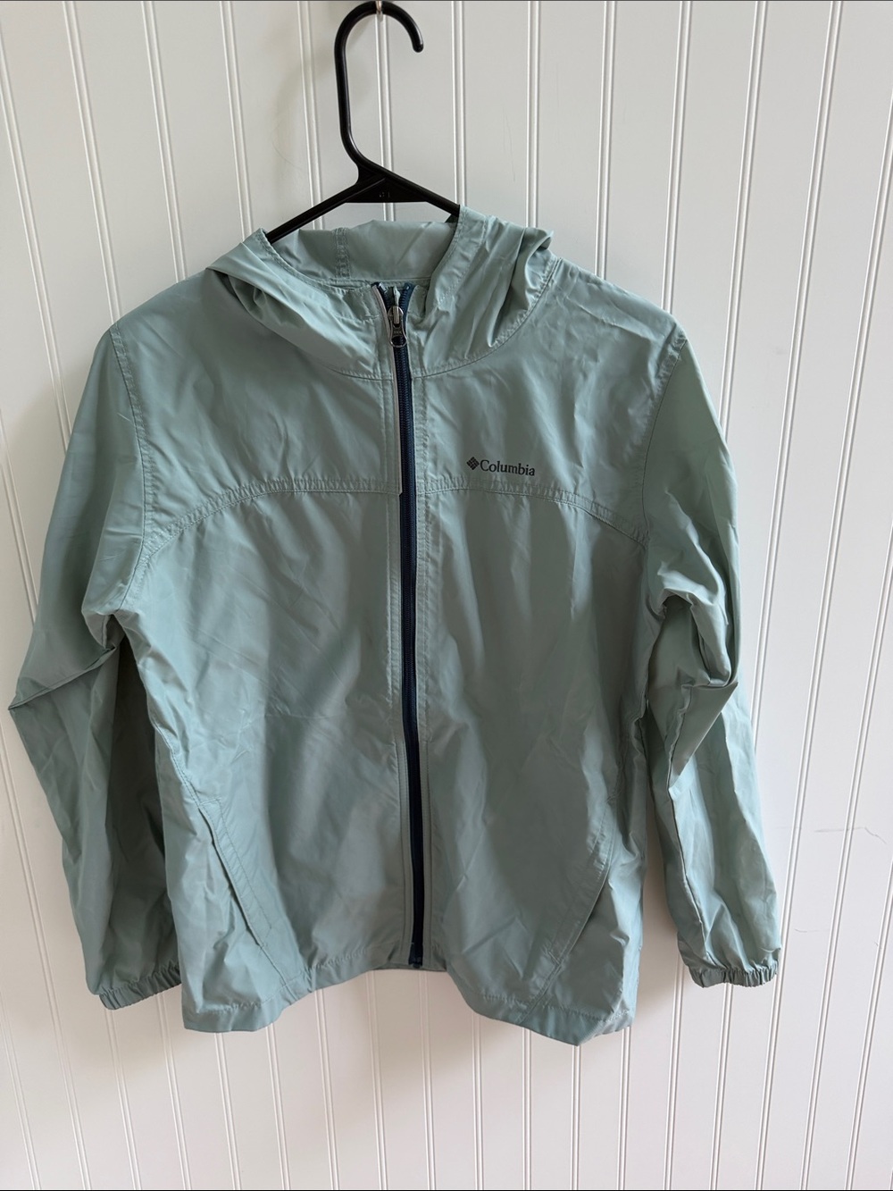 (348)Columbia Kids Hooded Raincoat in Sage Green with Navy Zip